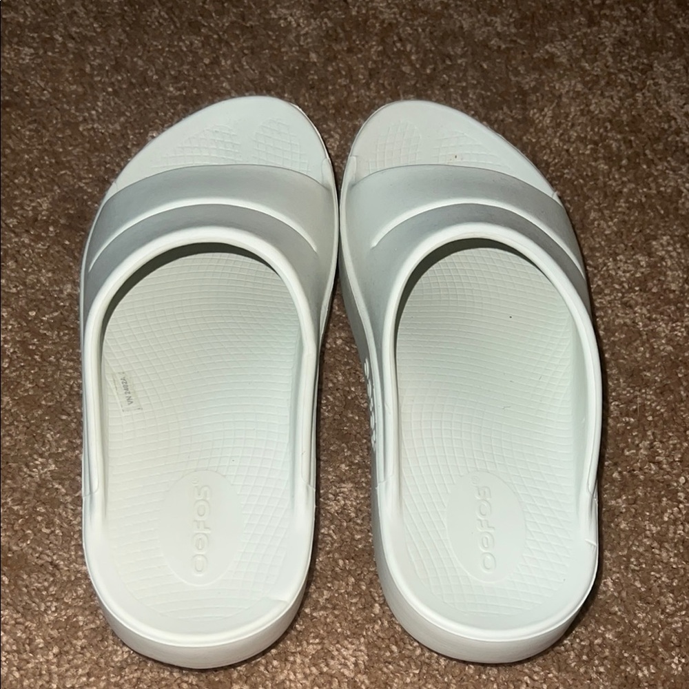 OOFOS White Slide Sandals